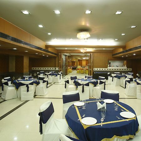 Emblem Hotel Sector 14 Gurgaon Bagian luar foto