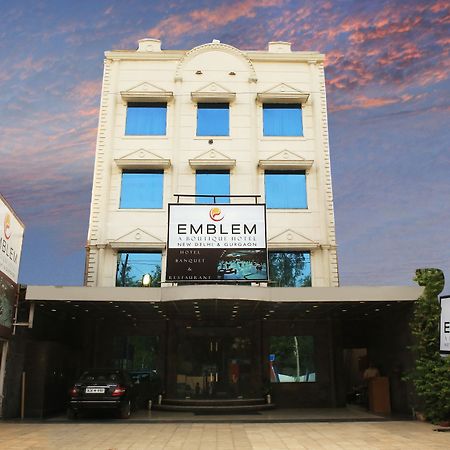 Emblem Hotel Sector 14 Gurgaon Bagian luar foto