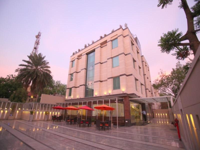 Emblem Hotel Sector 14 Gurgaon Bagian luar foto