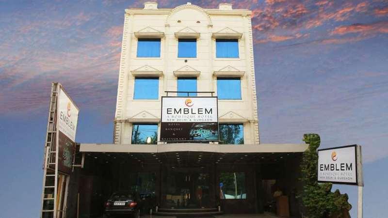 Emblem Hotel Sector 14 Gurgaon Bagian luar foto