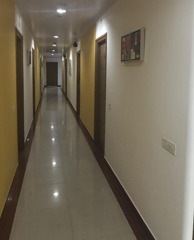 Emblem Hotel Sector 14 Gurgaon Bagian luar foto