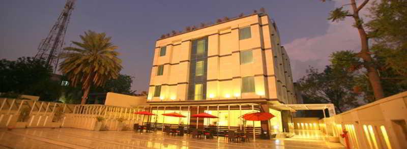 Emblem Hotel Sector 14 Gurgaon Bagian luar foto