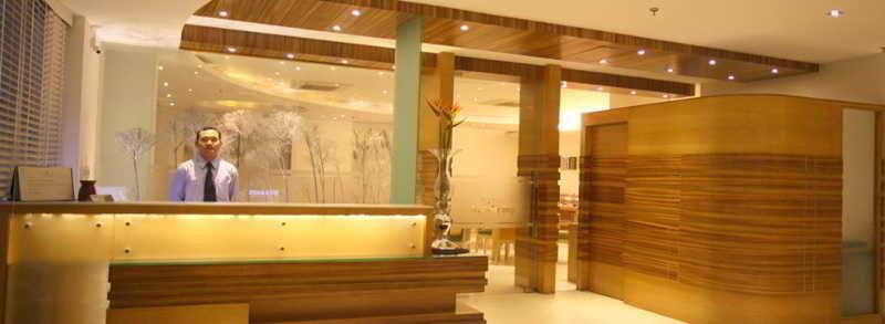 Emblem Hotel Sector 14 Gurgaon Bagian luar foto