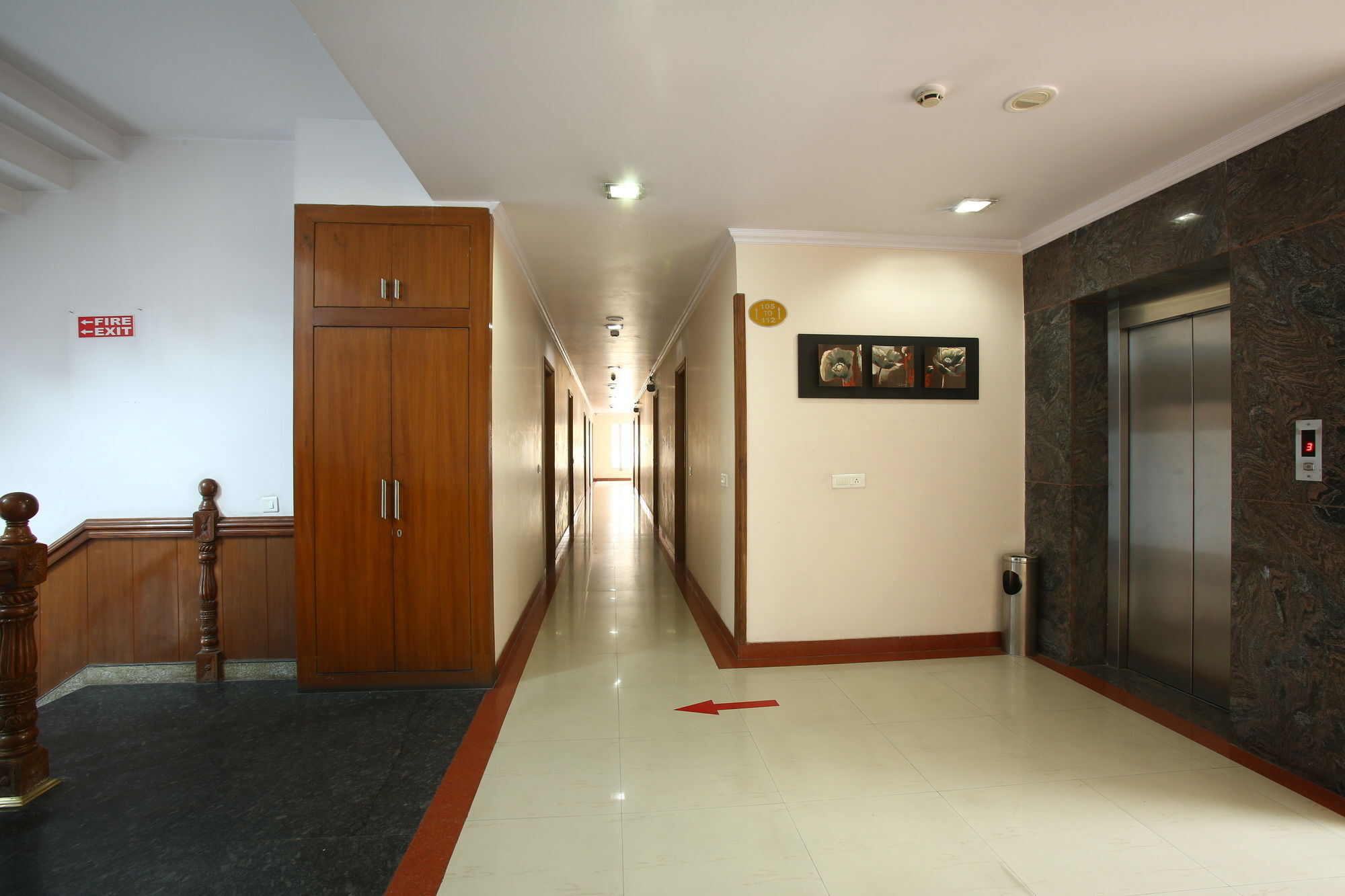 Emblem Hotel Sector 14 Gurgaon Bagian luar foto
