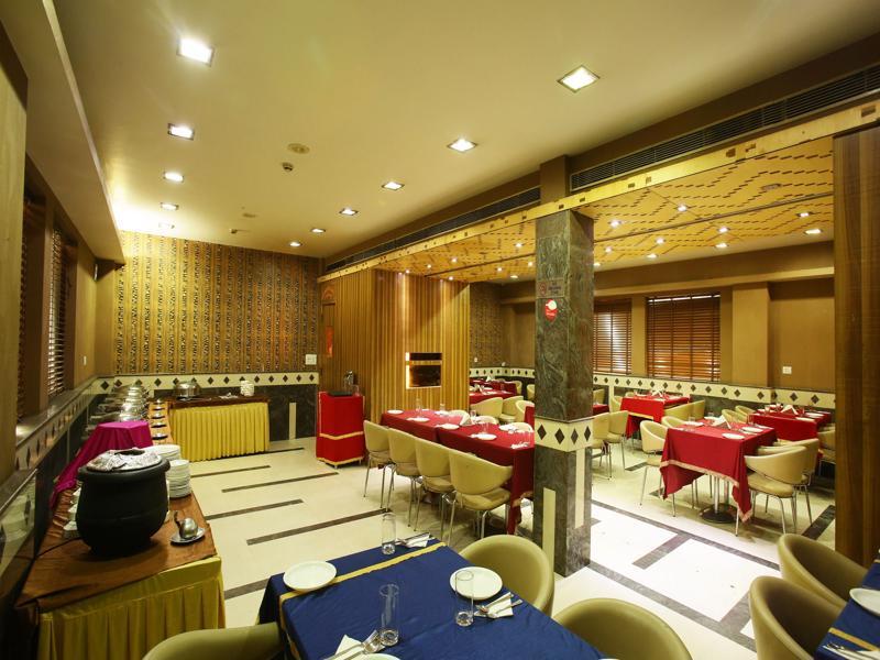 Emblem Hotel Sector 14 Gurgaon Bagian luar foto