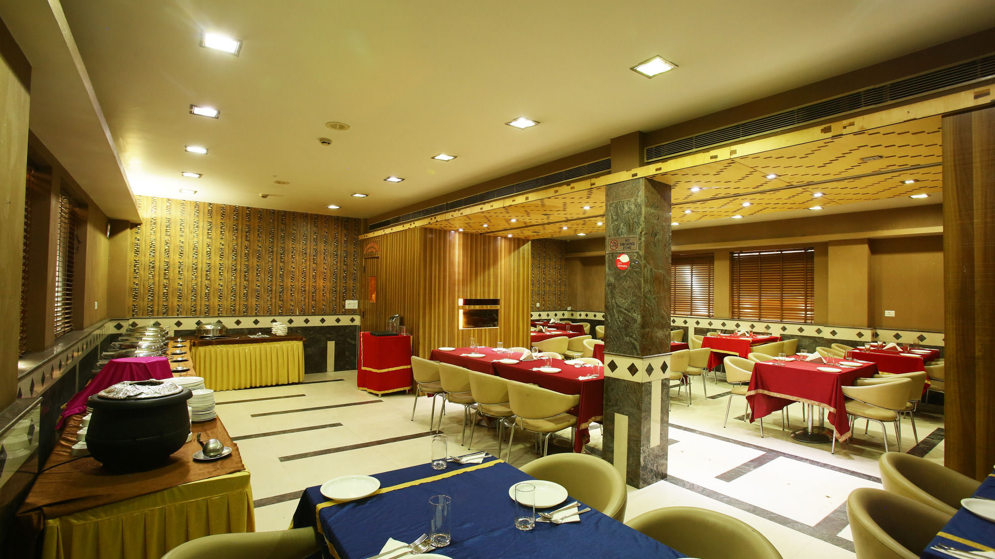 Emblem Hotel Sector 14 Gurgaon Bagian luar foto