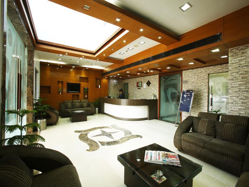 Emblem Hotel Sector 14 Gurgaon Bagian luar foto