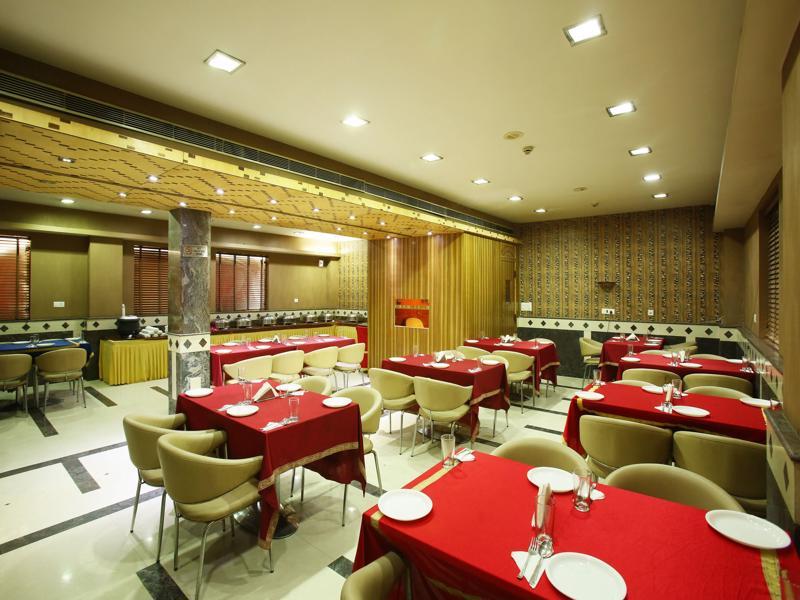 Emblem Hotel Sector 14 Gurgaon Bagian luar foto